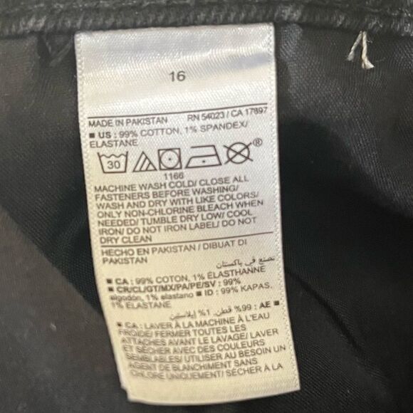 Old Navy High Rise Sky High A Line Black Wash Zip Fly Denim Shorts Sz 16 - Picture 6 of 6